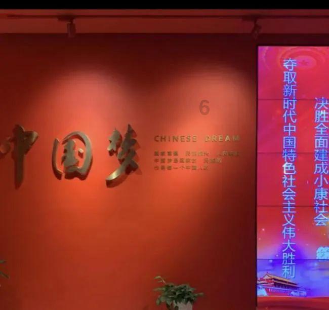 有机顶盒的4K高清云电脑电视可以用数据线连接手机吗？